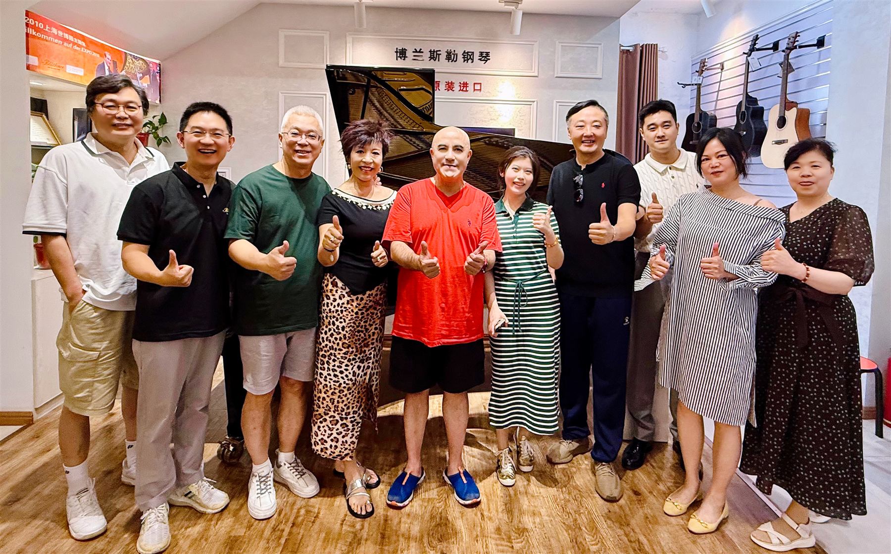 博兰斯勒艺术家合影，孔祥东老师参与其中